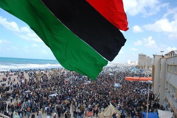 drapeau foule libye